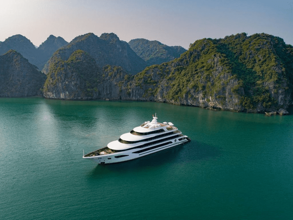 Scarlet Pearl Cruise in Lan Hay Bay