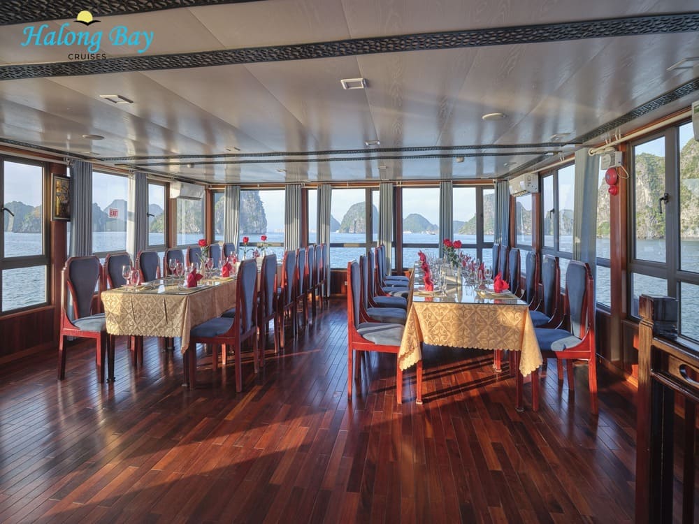 Cruise's Dining area