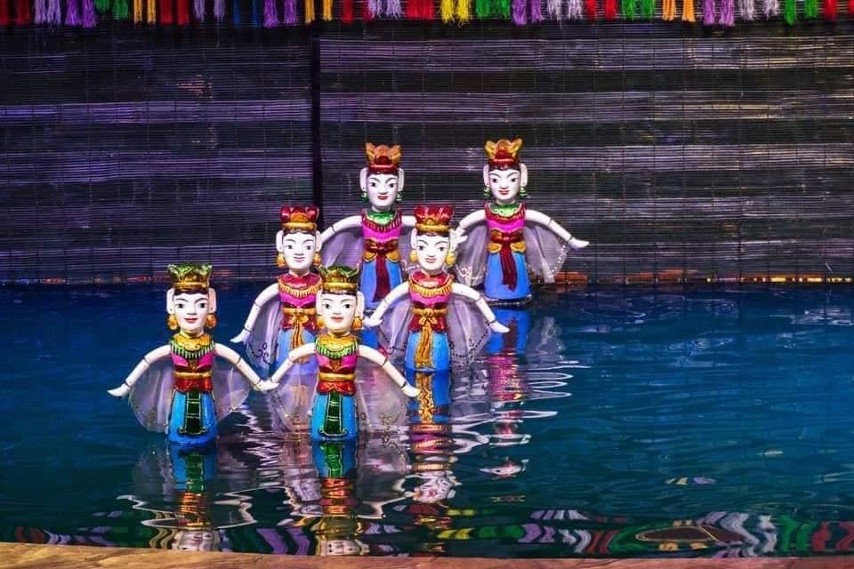 Where to watch water puppet show in Halong Bay ?
