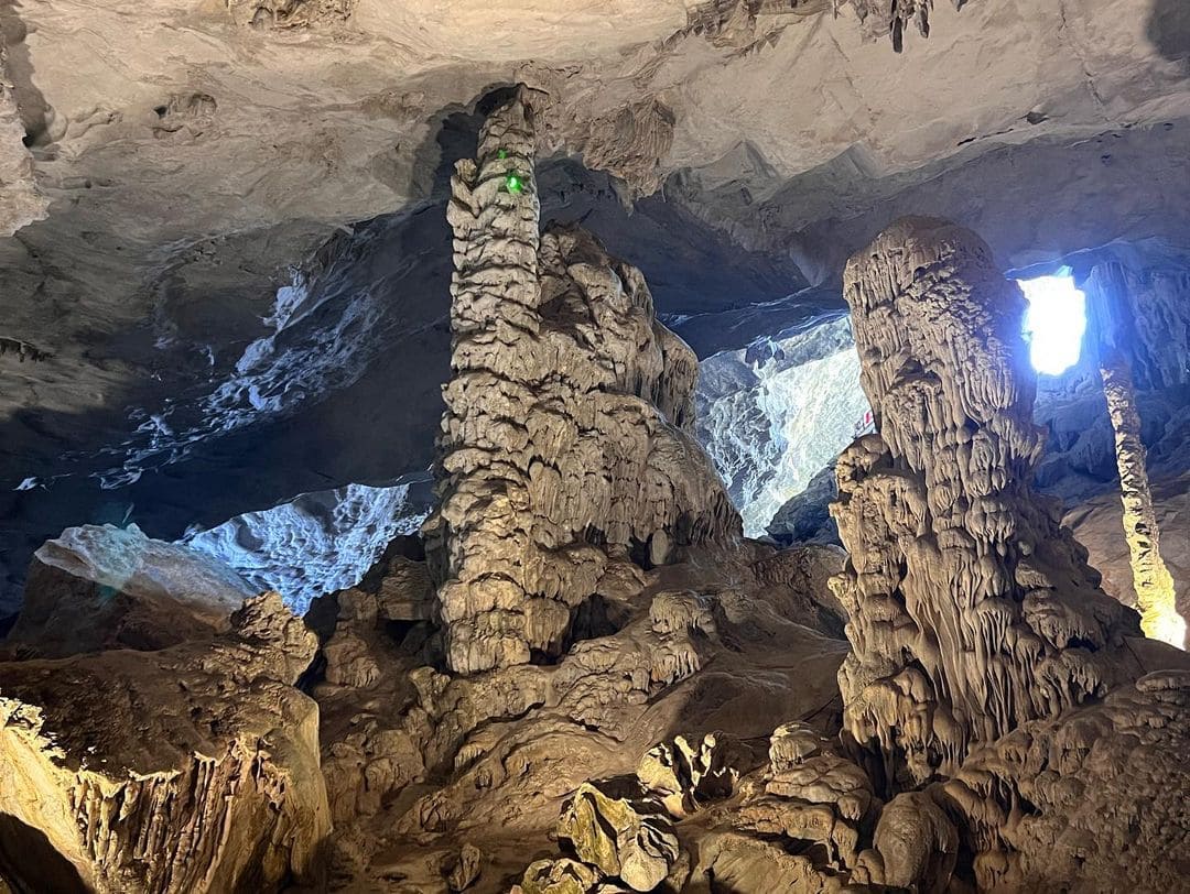 Tien Ong Cave, Halong Bay