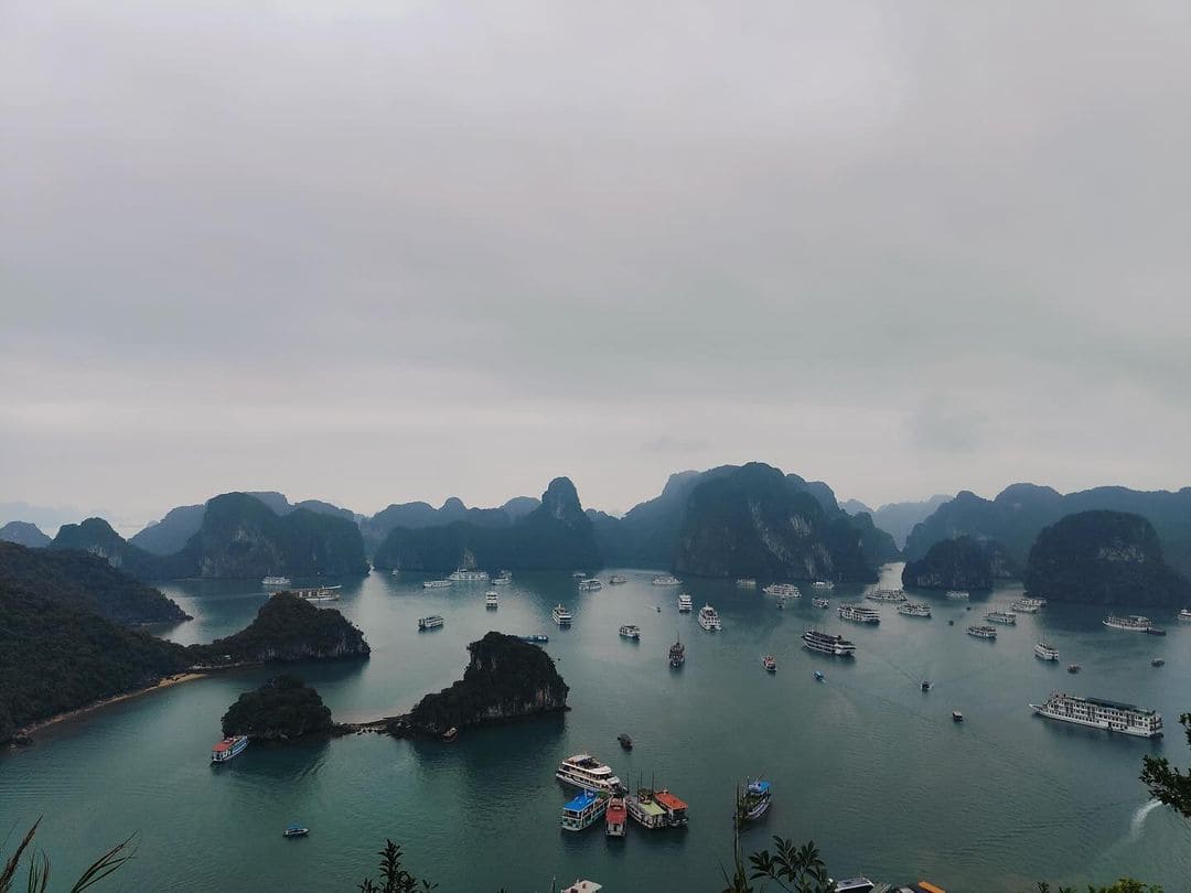 Halong Bay has a magnificent beauty