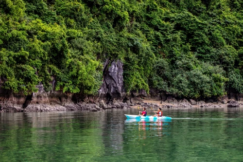 Cruises has kayaking