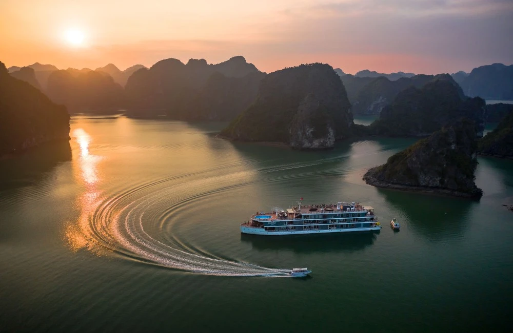 Heritage Cruise Binh Chuan overview